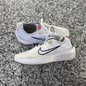 Nike Women's Interact Run White Sneaker Shoe W7.5 FD2292